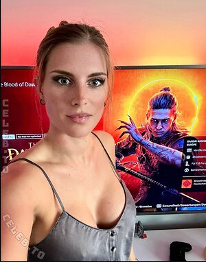 Yve.gaming leaked photo #115