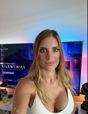 Yve.gaming leaked photo #116
