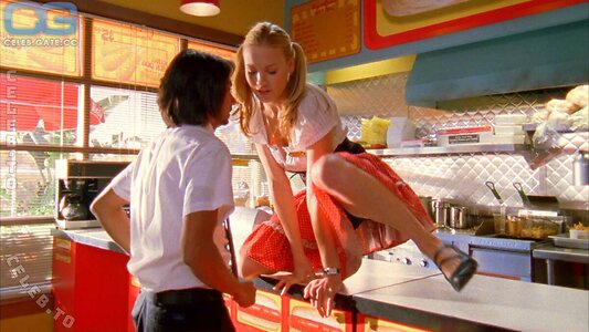 Yvonne Strahovski Nude Leaked Photo #2
