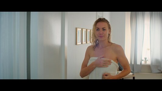 Yvonne Strahovski leaked photo #14