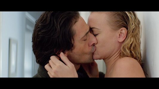 Yvonne Strahovski leaked photo #16