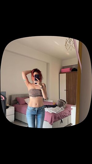Öz Başak Nude Leaked Photo #9