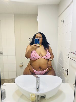 Zamathebutt leaked photo #2