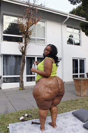 Zamathebutt leaked photo #9