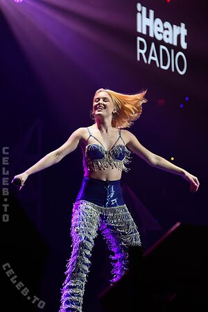 Zara Larsson Nude Leaked Photo #15