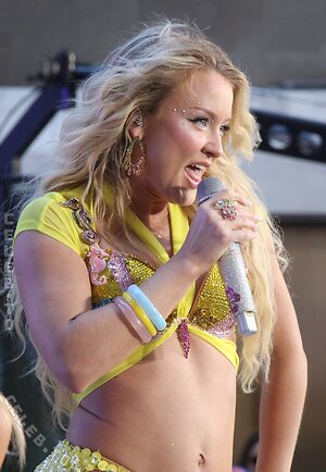 Zara Larsson photo