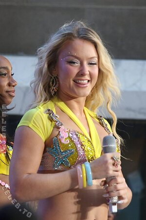 Zara Larsson photo