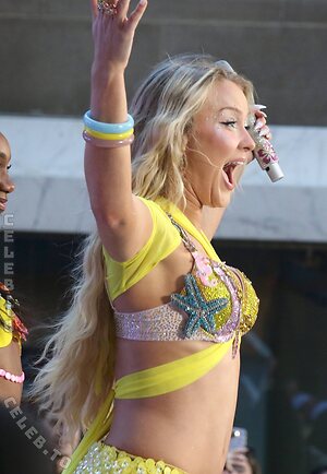 Zara Larsson photo