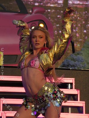 Zara Larsson photo