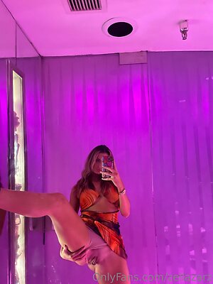 Zella Zarz leaked photo #2