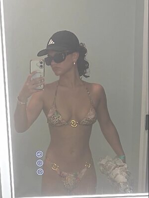 Zendaya lookalike leaked photo #49