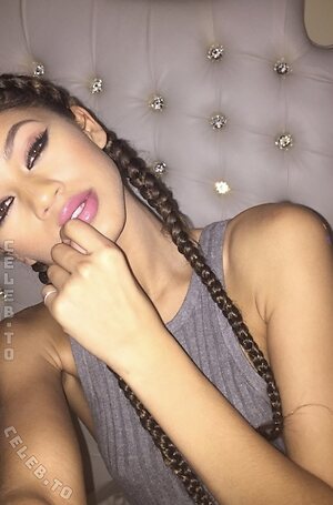 Zendaya photo