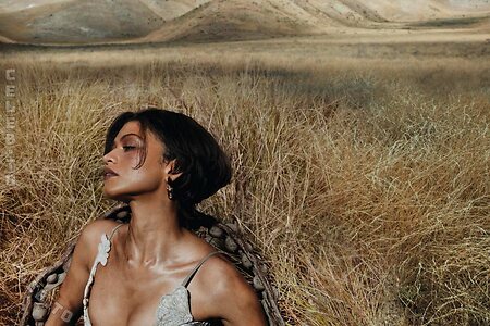 Zendaya photo