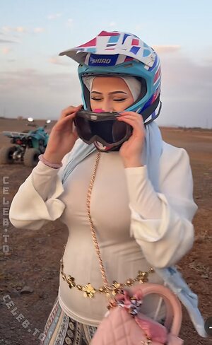 Zeynohijabi Nude Leaked Photo #14