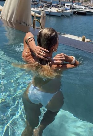 Özge Beyköylü photo