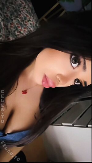 Zilan Pakize Nude Leaked Photo #5