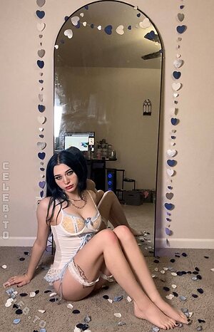 zizibunnii Nude Leaked Photo #8