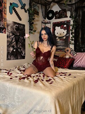 zizibunnii Nude Leaked Photo #17