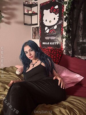 zizibunnii Nude Leaked Photo #37