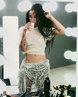 Zoë Kravitz Nude Photos