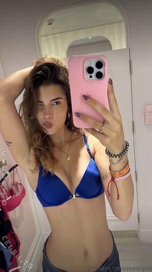Zoe Allyse photo