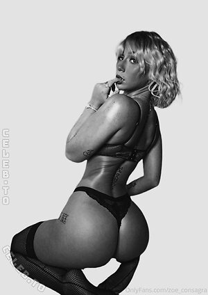 Zoe Consagra photo