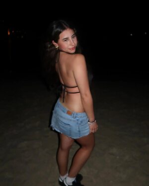 Zoe D. leaked photo #19