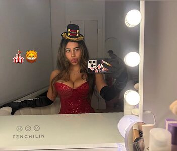 Zoe D.