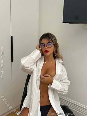 Zoe Gara Nude Leaked Photo #20