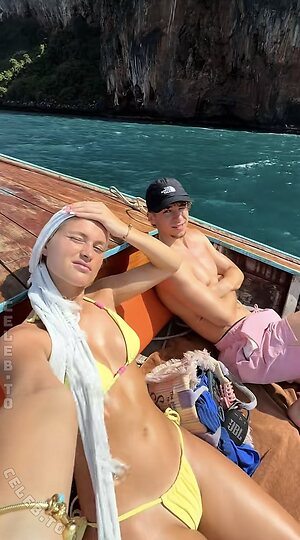 Zoe Kaeppele Nude Leaked Photo #2