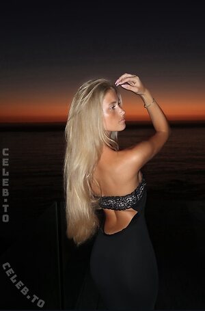 Zoe Kaeppele Nude Leaked Photo #25