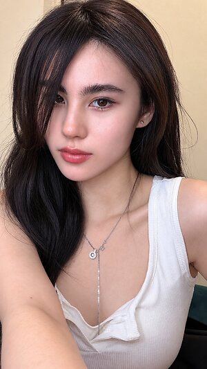 Zoe Levana