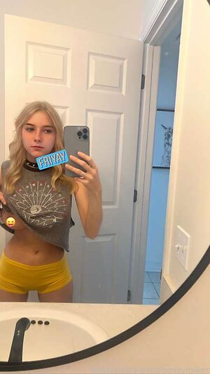 Zoe Moore leaked photo #42