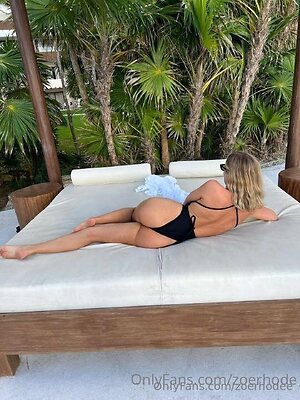 Zoe Rhode leaked photo #15