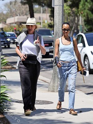 Zoe Saldana photo