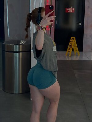 Zoe Tierney leaked photo #8