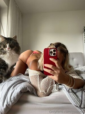 Zoeeeey leaked photo #40