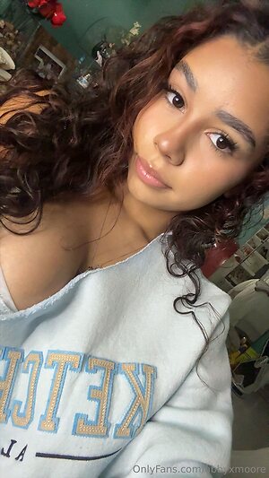 zoehernan.11 leaked photo #5