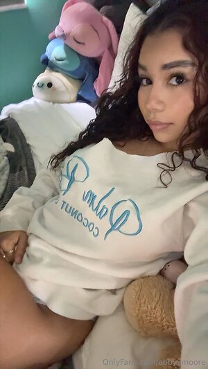 zoehernan.11 leaked photo #11