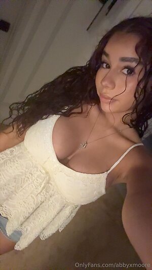 zoehernan.11 leaked photo #18