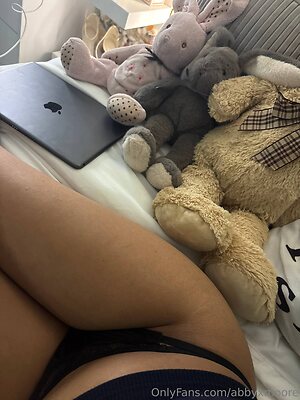 zoehernan.11 leaked photo #22