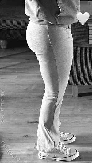 Zoesalg Nude Leaked Photo #32