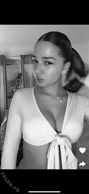 Zoesalg More Nude Photos