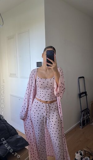 Zoesalg Nude Leaked Photo #67