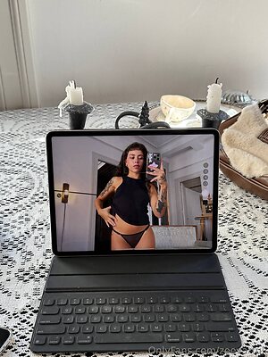 zoevartuli leaked photo #7