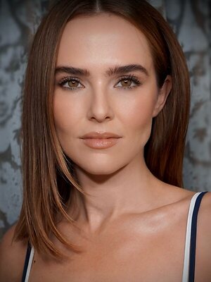Zoey Deutch