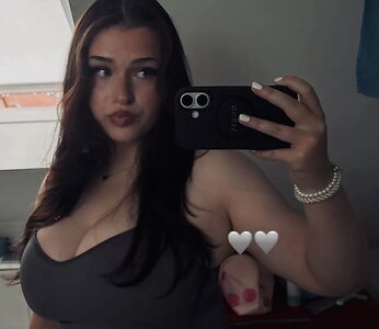 Zoey F Nude Leaked Photo #4