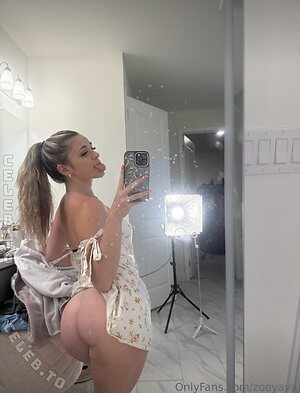 zoeyava photo