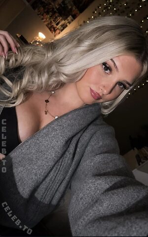 zoeynue leaked photo #3