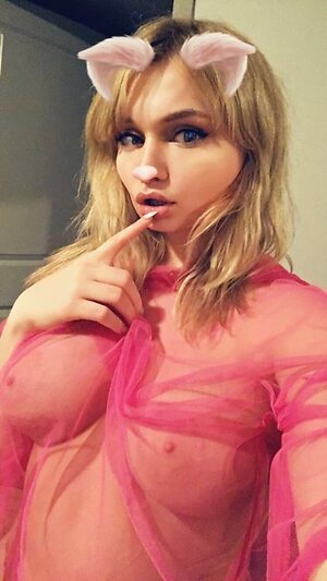 Zoie Burgher leaked photo #31